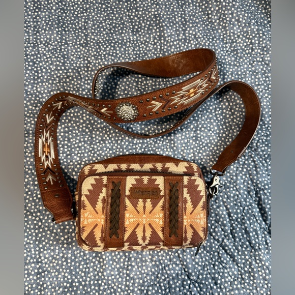 Wrangler Handbags - Wrangler Brown and Cream Geometric Crossbody Bag
